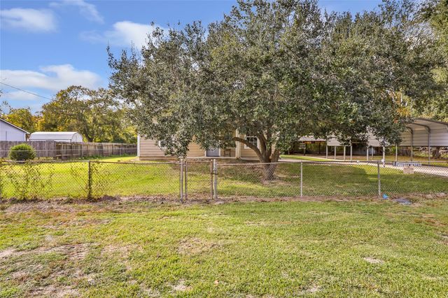 7770 Fm 834 E, Hull, TX 77564