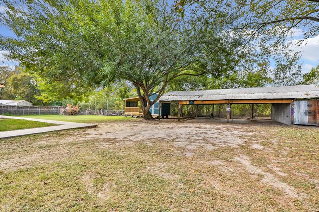 7770 Fm 834 E, Hull, TX 77564