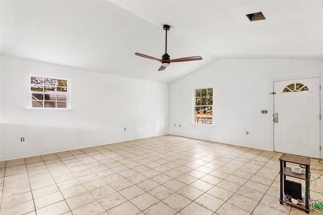 7770 Fm 834 E, Hull, TX 77564