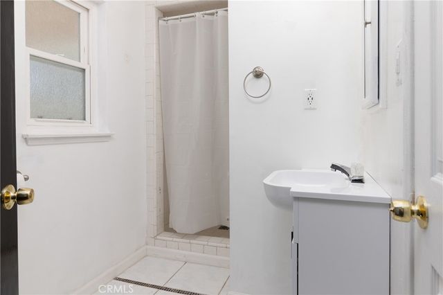 20309 Roscoe, Winnetka, CA 91306