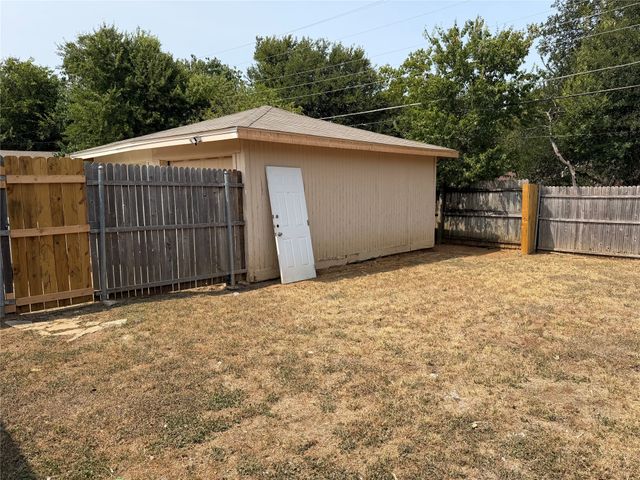 2506 Normont Circle, Fort Worth, TX 76103