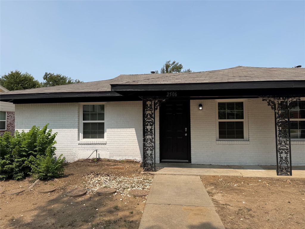 2506 Normont Circle, Fort Worth, TX 76103