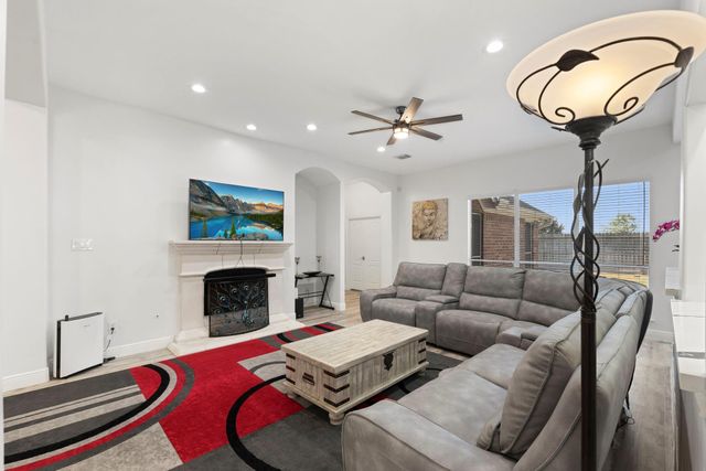 2412 Hidden Creek Drive, Pearland, TX 77581