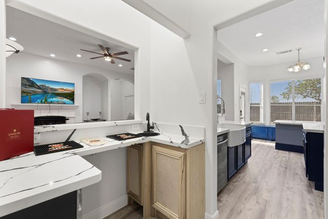 2412 Hidden Creek Drive, Pearland, TX 77581