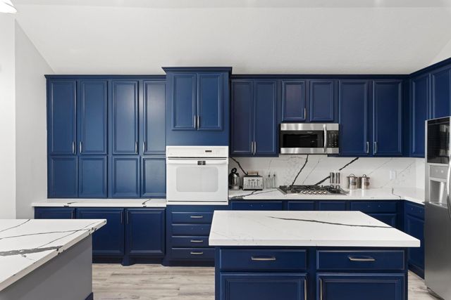 2412 Hidden Creek Drive, Pearland, TX 77581