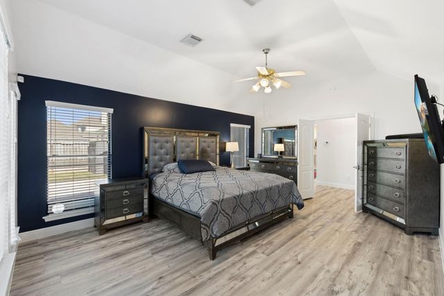 2412 Hidden Creek Drive, Pearland, TX 77581