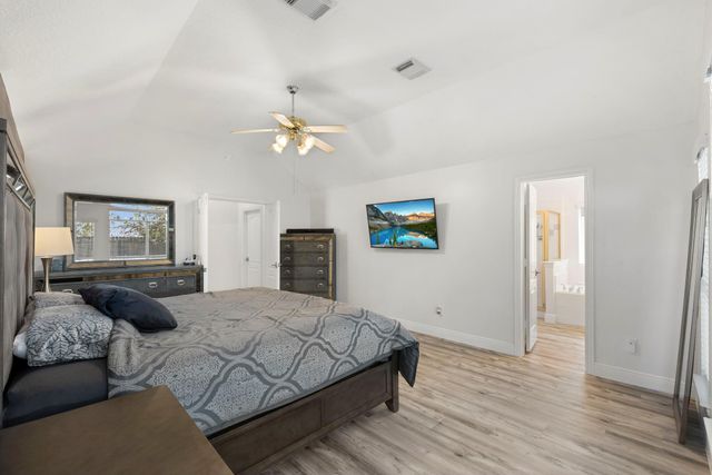 2412 Hidden Creek Drive, Pearland, TX 77581