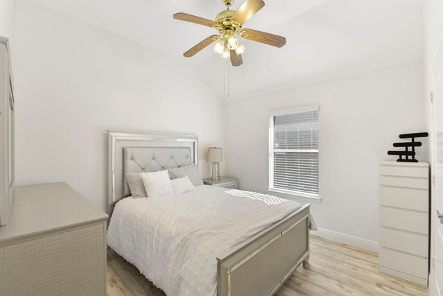 2412 Hidden Creek Drive, Pearland, TX 77581