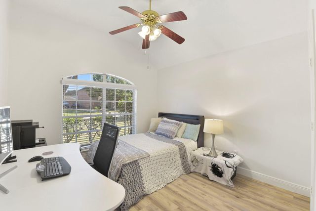 2412 Hidden Creek Drive, Pearland, TX 77581