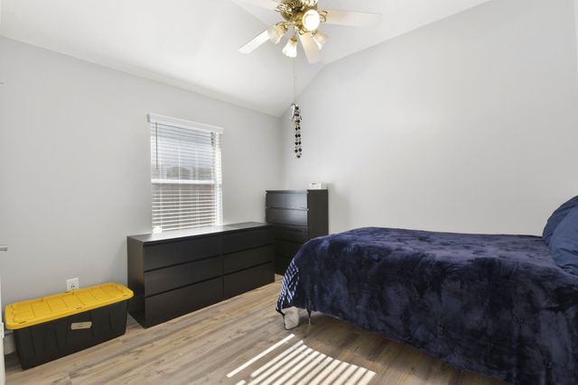 2412 Hidden Creek Drive, Pearland, TX 77581