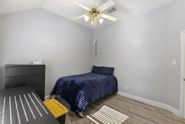 2412 Hidden Creek Drive, Pearland, TX 77581