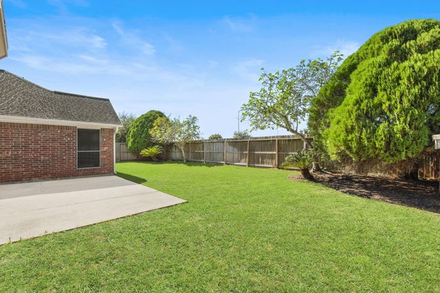 2412 Hidden Creek Drive, Pearland, TX 77581