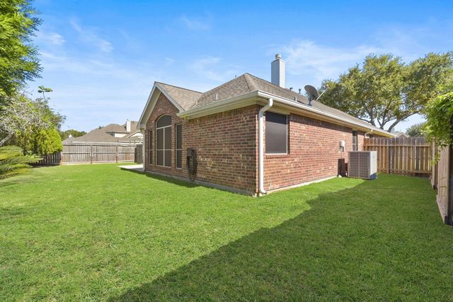 2412 Hidden Creek Drive, Pearland, TX 77581