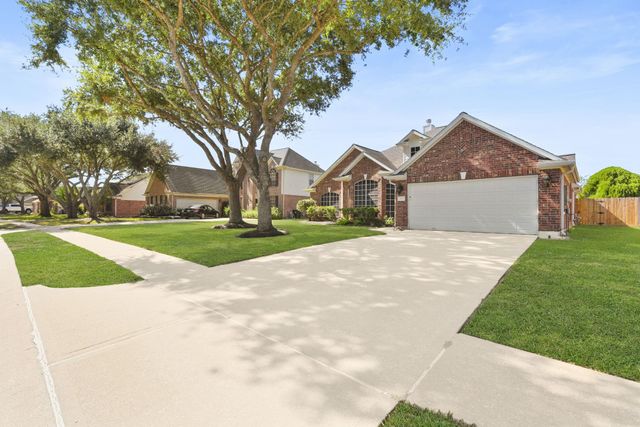 2412 Hidden Creek Drive, Pearland, TX 77581
