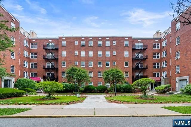 2320 Linwood Avenue 3F, Fort Lee, NJ 07024