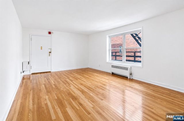 2320 Linwood Avenue 3F, Fort Lee, NJ 07024