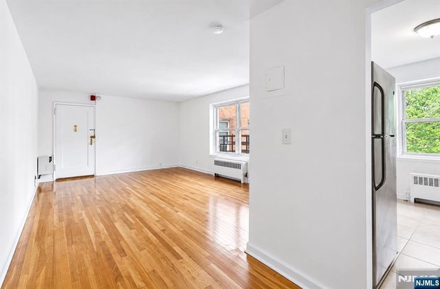2320 Linwood Avenue 3F, Fort Lee, NJ 07024
