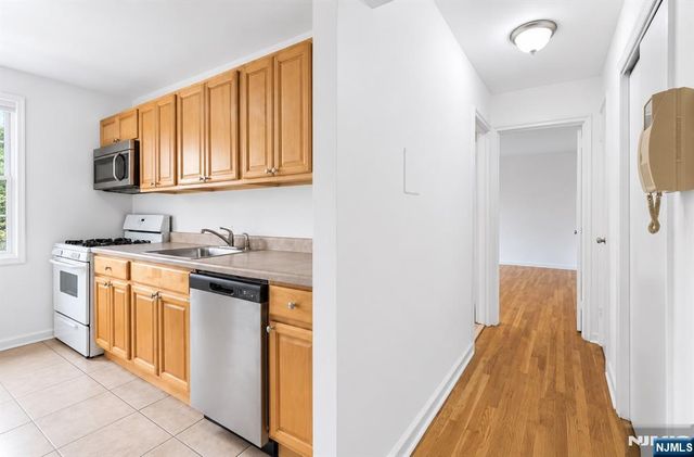 2320 Linwood Avenue 3F, Fort Lee, NJ 07024
