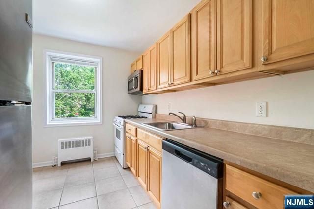 2320 Linwood Avenue 3F, Fort Lee, NJ 07024