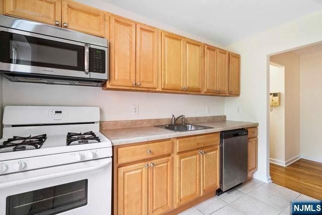 2320 Linwood Avenue 3F, Fort Lee, NJ 07024