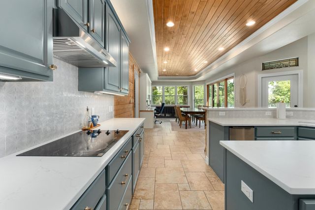 416 Shadywood LN, Dripping Springs, TX 78620