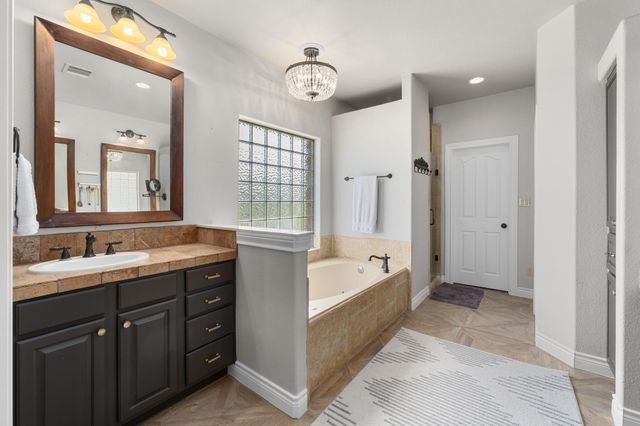 416 Shadywood LN, Dripping Springs, TX 78620