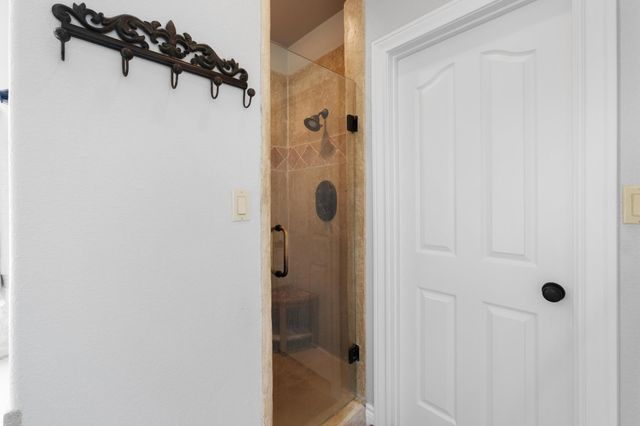 416 Shadywood LN, Dripping Springs, TX 78620