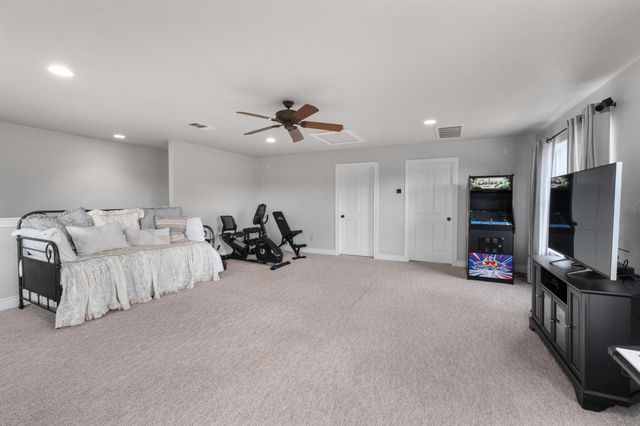 416 Shadywood LN, Dripping Springs, TX 78620