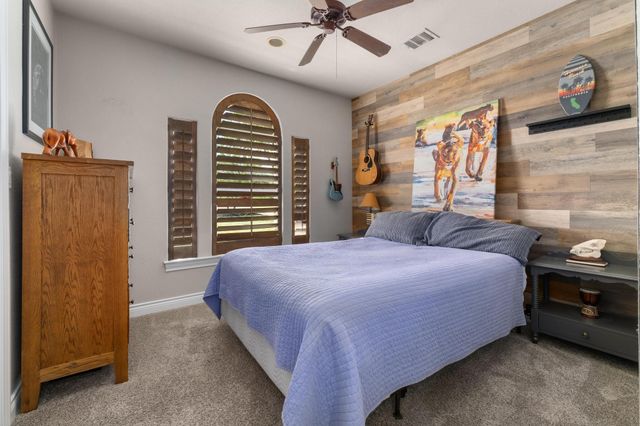 416 Shadywood LN, Dripping Springs, TX 78620