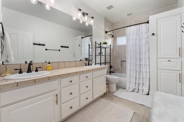 416 Shadywood LN, Dripping Springs, TX 78620