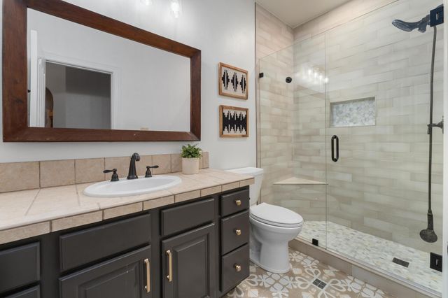 416 Shadywood LN, Dripping Springs, TX 78620