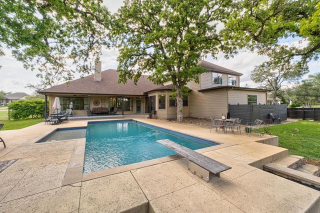 416 Shadywood LN, Dripping Springs, TX 78620
