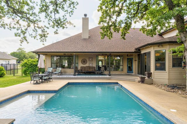 416 Shadywood LN, Dripping Springs, TX 78620