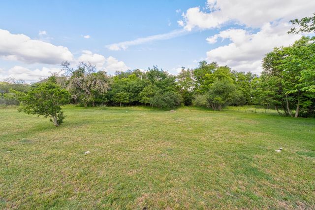 416 Shadywood LN, Dripping Springs, TX 78620