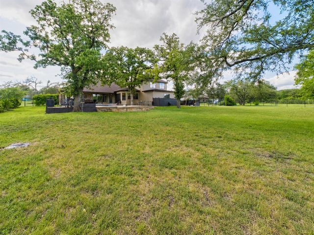 416 Shadywood LN, Dripping Springs, TX 78620