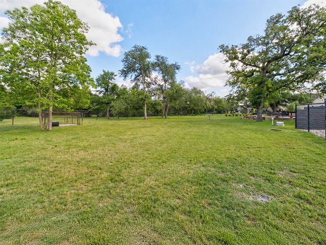 416 Shadywood LN, Dripping Springs, TX 78620
