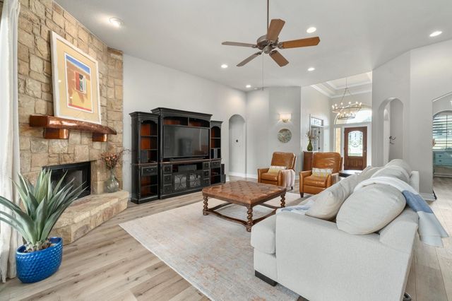 416 Shadywood LN, Dripping Springs, TX 78620