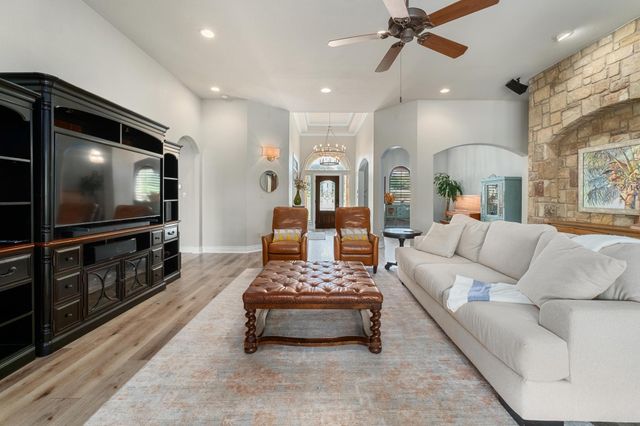416 Shadywood LN, Dripping Springs, TX 78620