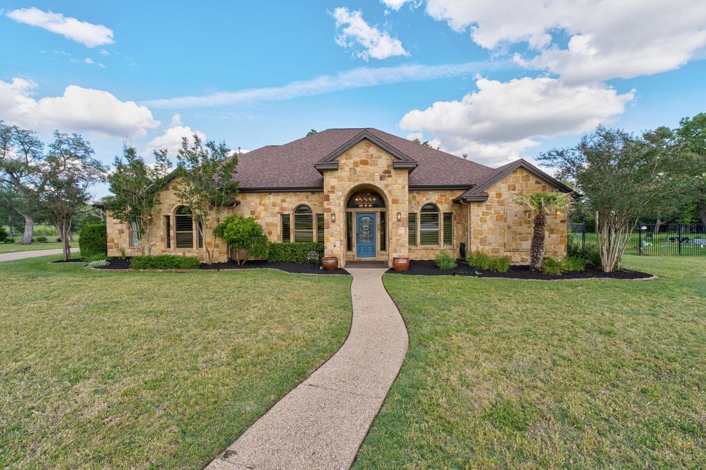 416 Shadywood LN, Dripping Springs, TX 78620