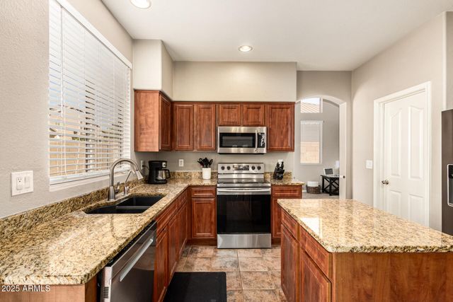 9148 W LONE CACTUS Drive, Peoria, AZ 85382