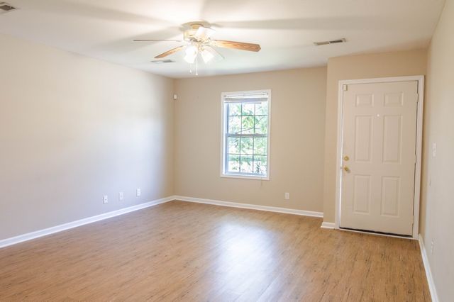 293 Executive Ave Apt B, Clarksville, TN 37042