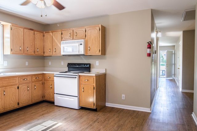 293 Executive Ave Apt B, Clarksville, TN 37042