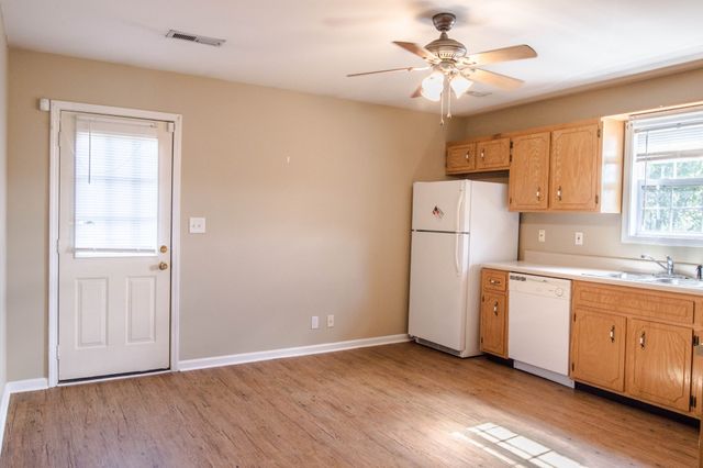 293 Executive Ave Apt B, Clarksville, TN 37042