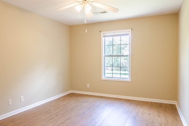 293 Executive Ave Apt B, Clarksville, TN 37042