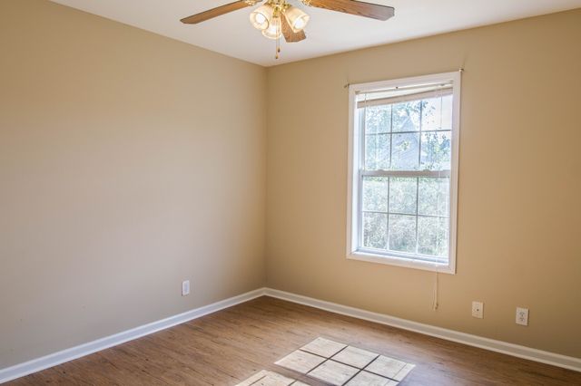 293 Executive Ave Apt B, Clarksville, TN 37042