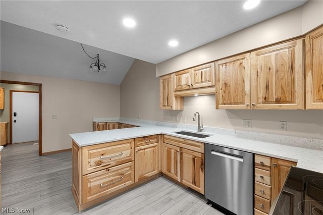 6667 Hidden Lake Trail, Brecksville, OH 44141