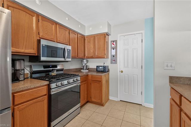 1952 John Brown LN, Virginia Beach, VA 23464