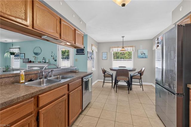 1952 John Brown LN, Virginia Beach, VA 23464