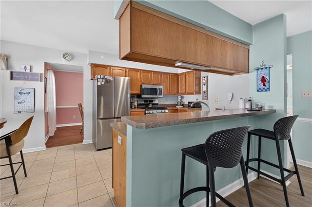 1952 John Brown LN, Virginia Beach, VA 23464