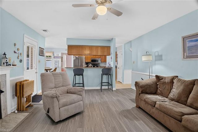 1952 John Brown LN, Virginia Beach, VA 23464